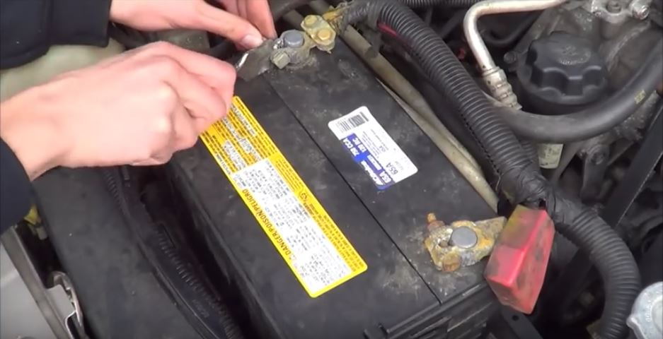 Jeep Grand Cherokee 1999 to 2004 How to Replace Battery - Cherokeeforum 2004 Jeep Grand Cherokee Battery Terminal Replacement