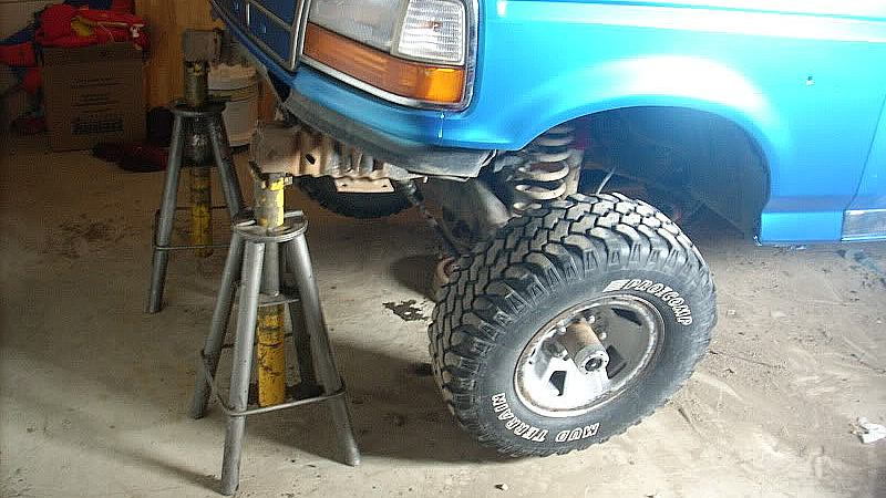 Ford F150 How to Solid Axle Swap a 4x4 - Ford-Trucks