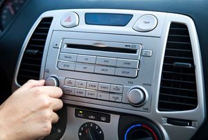 Car Stereo - Adjusting the Volume