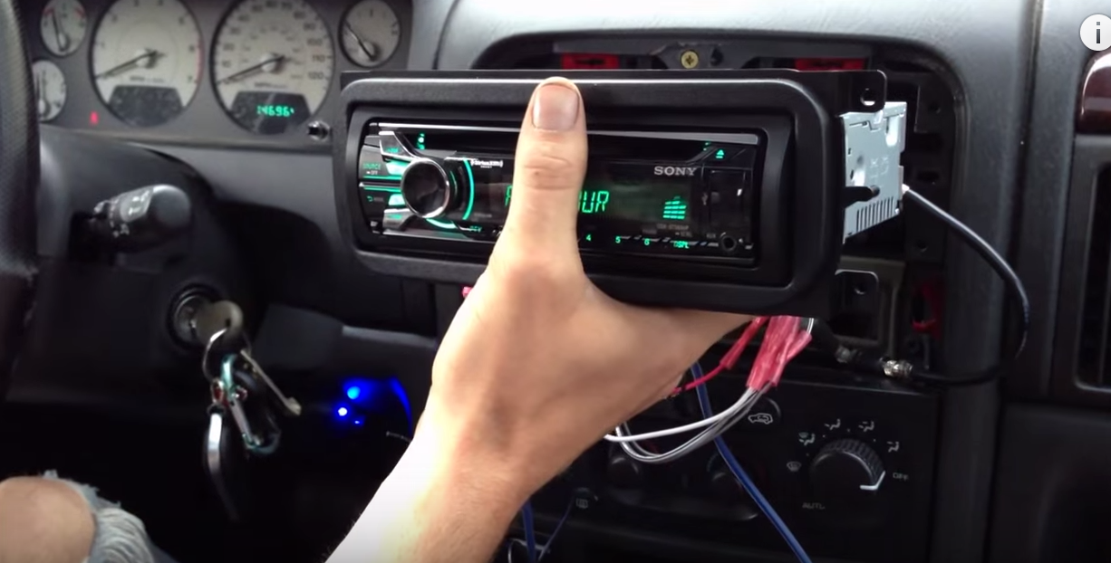 Fascia Montaggio Stereo 2 DIN Jeep Grand Cherokee 1999-2004 Kit Rivestimento Autoradio Per Jeep Grand Cherokee 1999-2004 - Cornice 2 DIN Nero Installazione Radio Plug And Play