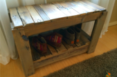 A wood pallet shoe bench