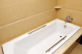 clean, adhesive-free bathtub