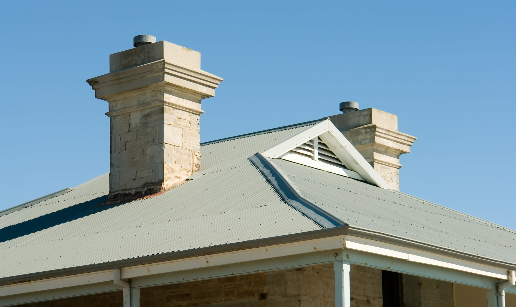 4 Tips to Keep Cool with a Tin Roof