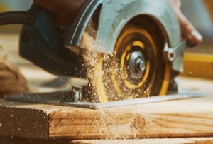 circular saw cutting boards