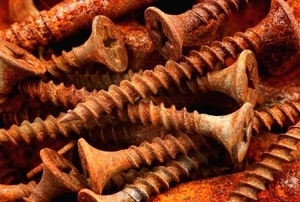 pile of rusty screws