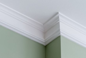 crown molding on green wall at ceiling with jutting corner