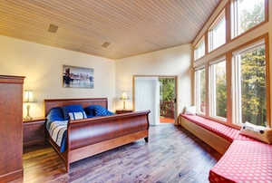 A king sleigh bed.
