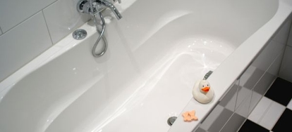 How To Clean A Fiberglass Tub Surround Doityourself Com