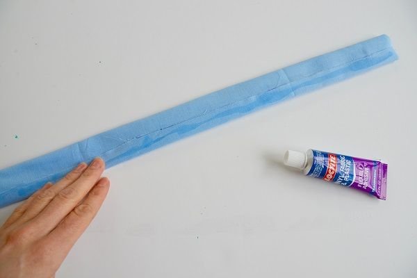 make a handle for travel game mat