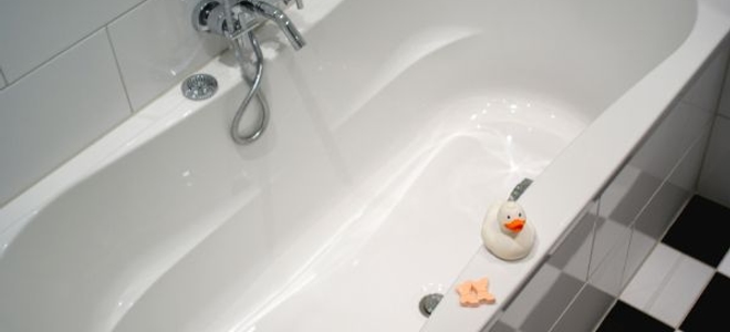 how to fix a leaking bathub