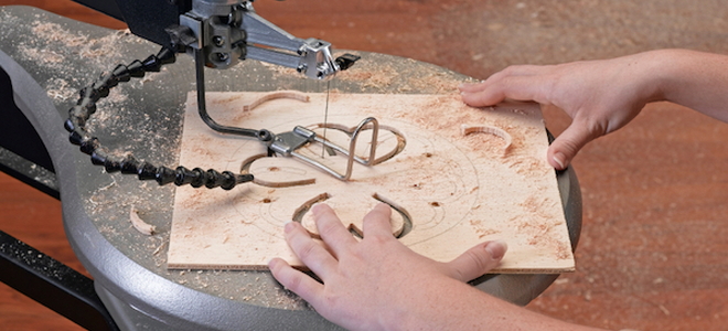 Adjusting the Tension of a Scroll Saw Blade | DoItYourself.com