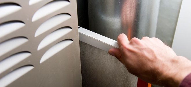 replacing filter in a furnace