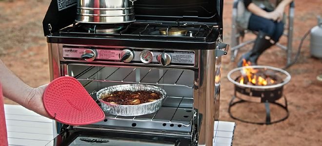 hand with heat protector using outdoor camping oven