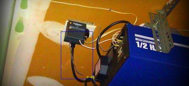 garage door opener unit mounted to ceiling