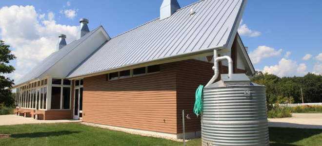 7 Tips for Cleaning and Sanitizing Water Cistern Tanks | DoItYourself.com