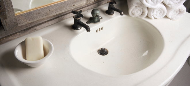 Tips To Repair Ed Or Chipped Bathroom Countertops Doityourself Com - How To Fix A Broken Bathroom Countertop