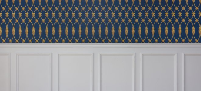 An ornate chair rail.