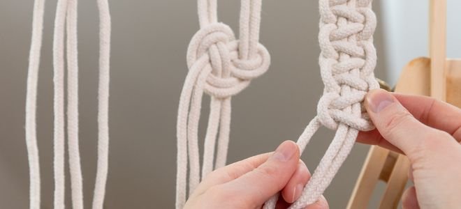 hand tying macrame knot