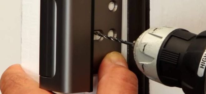 hand installing door lock support