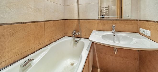 Caulk A Large Gap Between Tub And Tile, How To Caulk A Large Gap In Bathtub