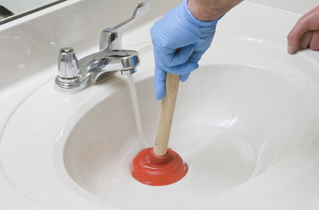 using a plunger in the sink