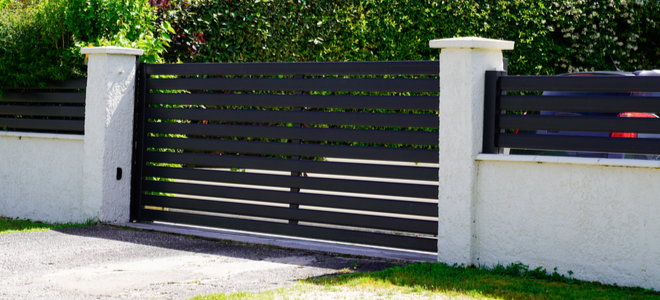 The 6 Types of Electric Gate Fence | DoItYourself.com