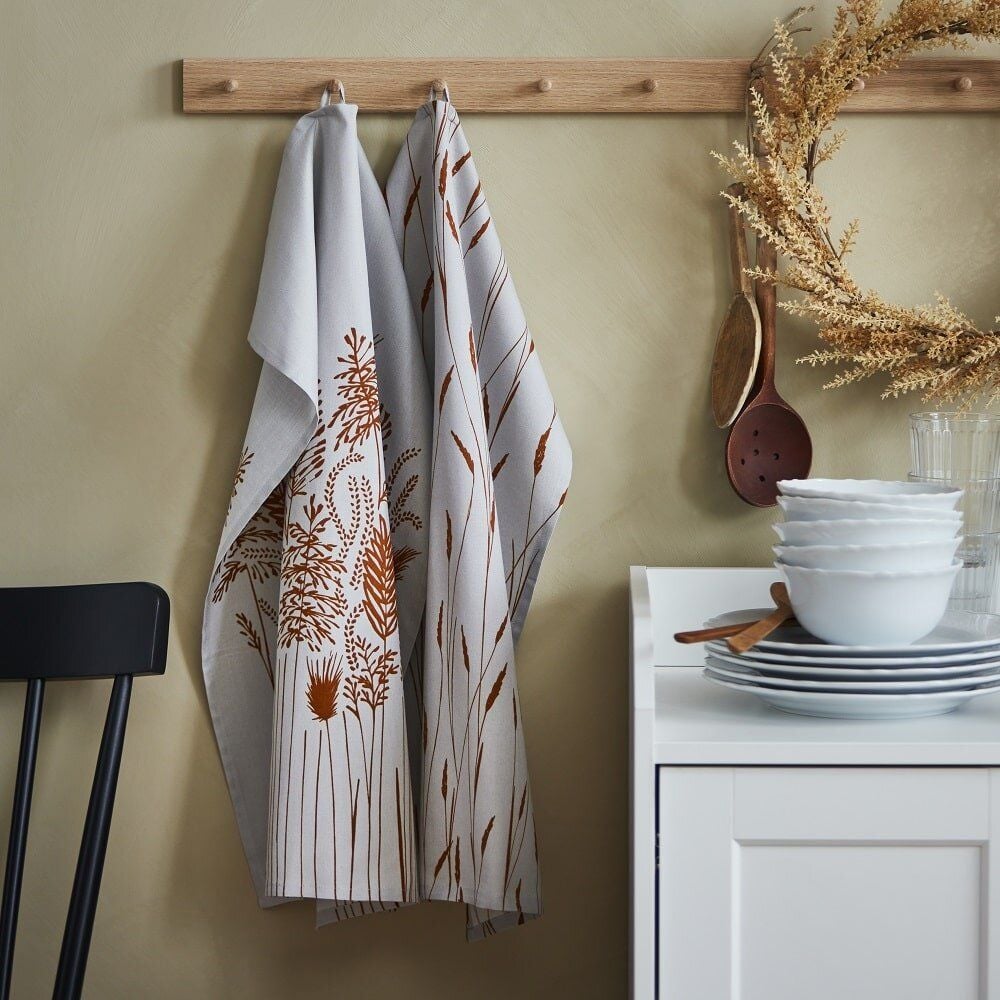 Elegant grain pattern dish towels featured in IKEA's Fall 2021 Höstkvall collection.