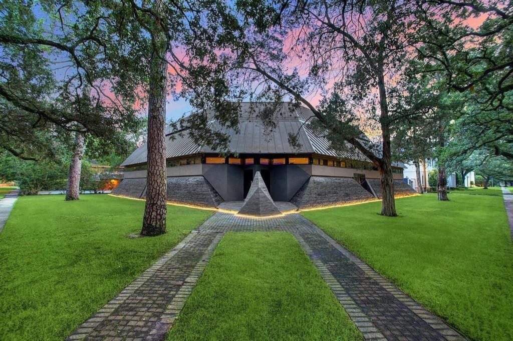 Houston’s Mysterious “Darth Vader House” Can Be Yours For $4.3 Million