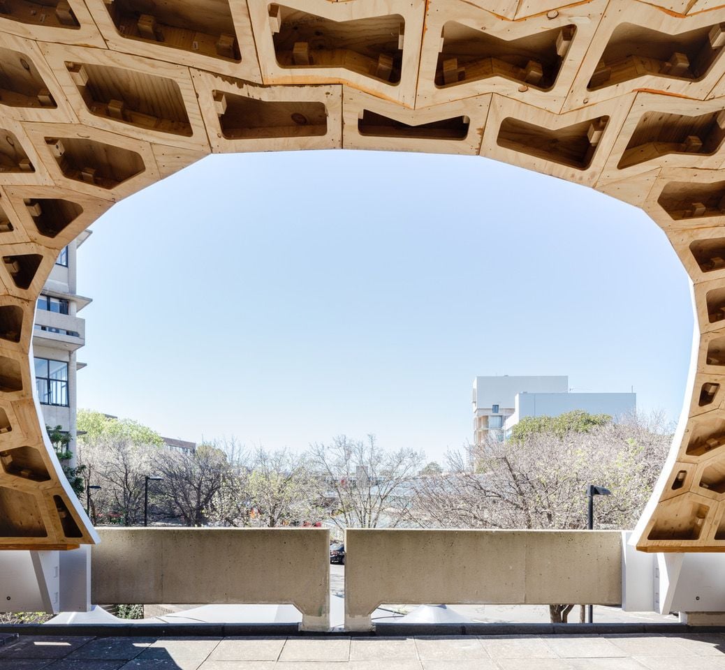 A curving, expansive cut-out allows those sitting beneath the HexBox Canopy to gaze out at their surroundings. 