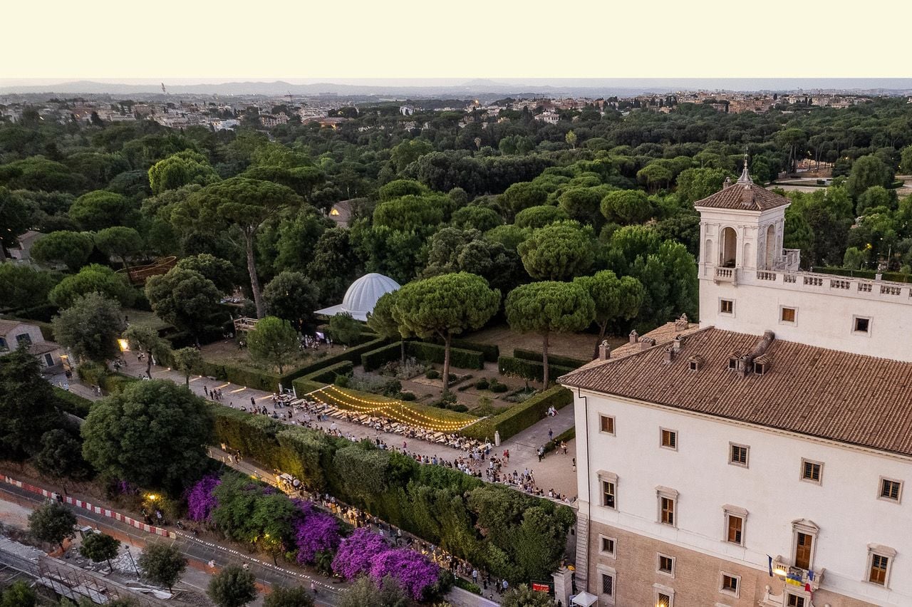 Aerial view gives a better idea of the ProtoCAMPO pavilion's location in the VIlla Medici garden.