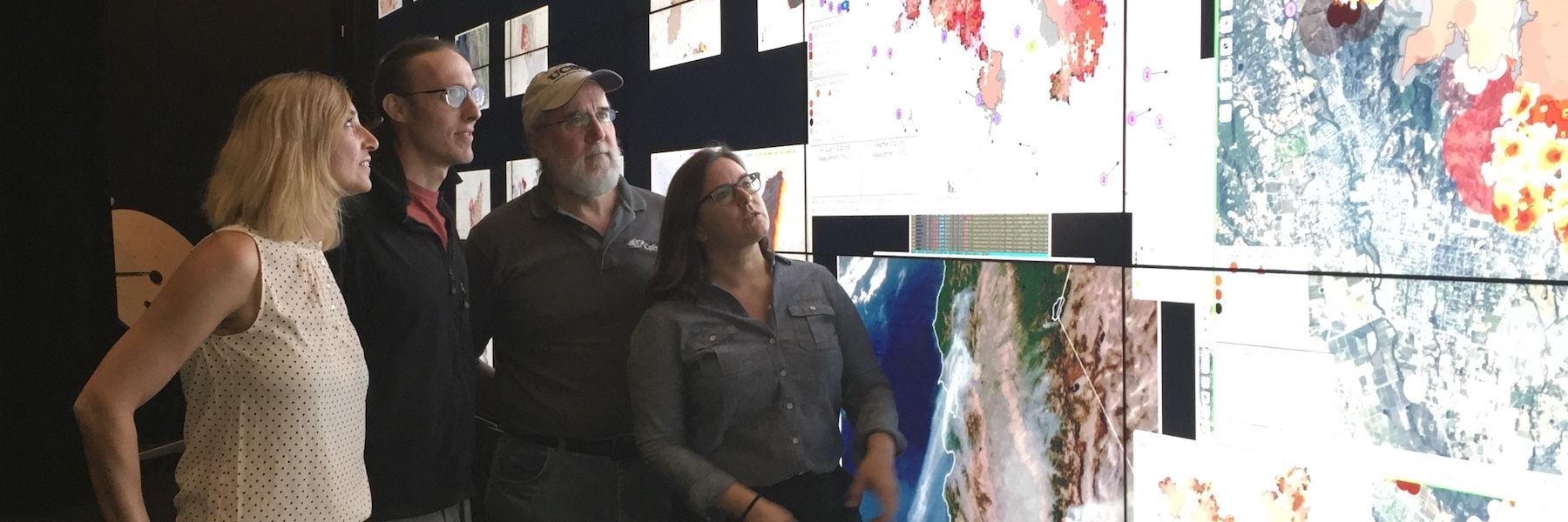 Researchers work with the WIFIRE Supercomputer to track the progress of wildfires