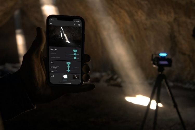 Control your camera from afar thanks to the Arsenal 2's wireless smartphone connectivity.