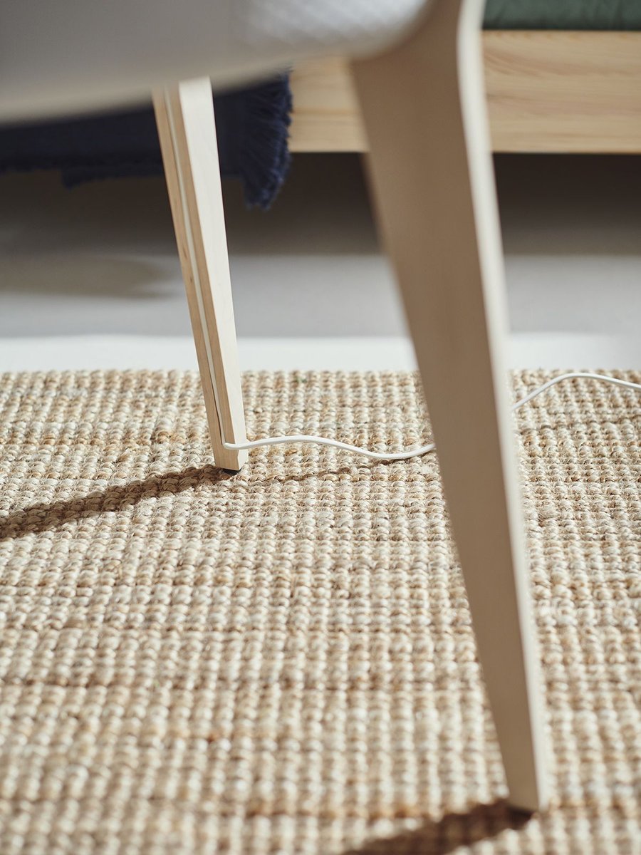 The power cord for IKEA's STARKVIND air-purifying table is also well hidden, inconspicuously running down one of the table's legs.