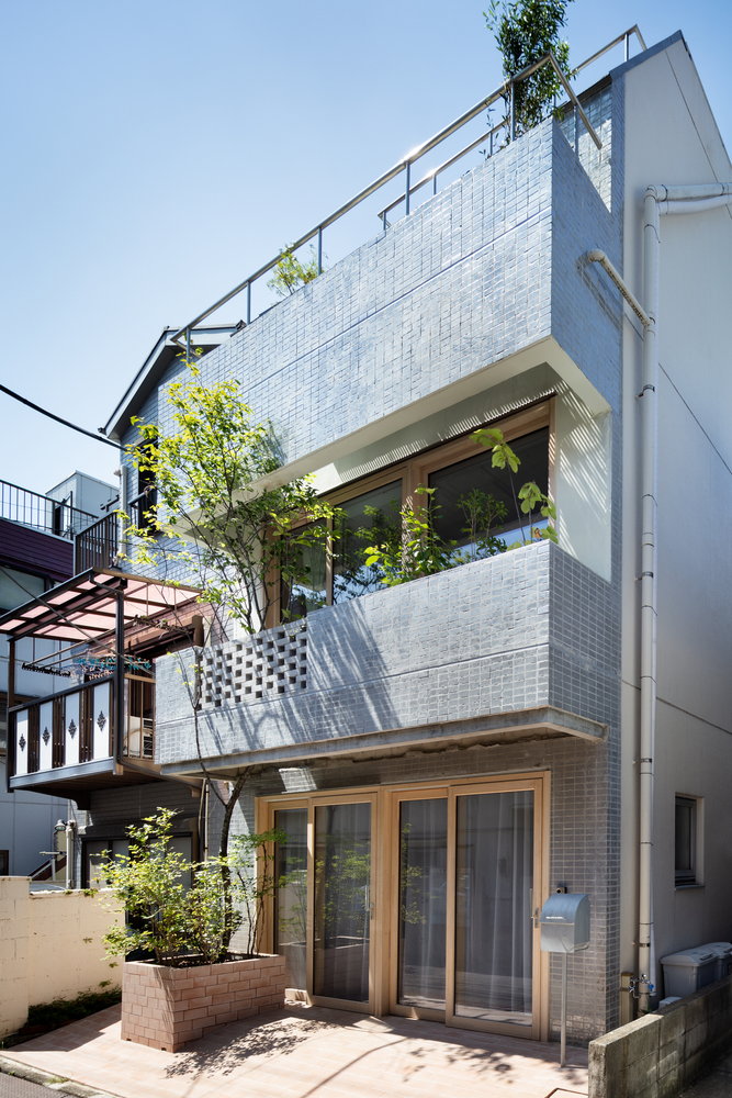 Exterior view of MAMM Design's renovated concrete residence in Tokyo.