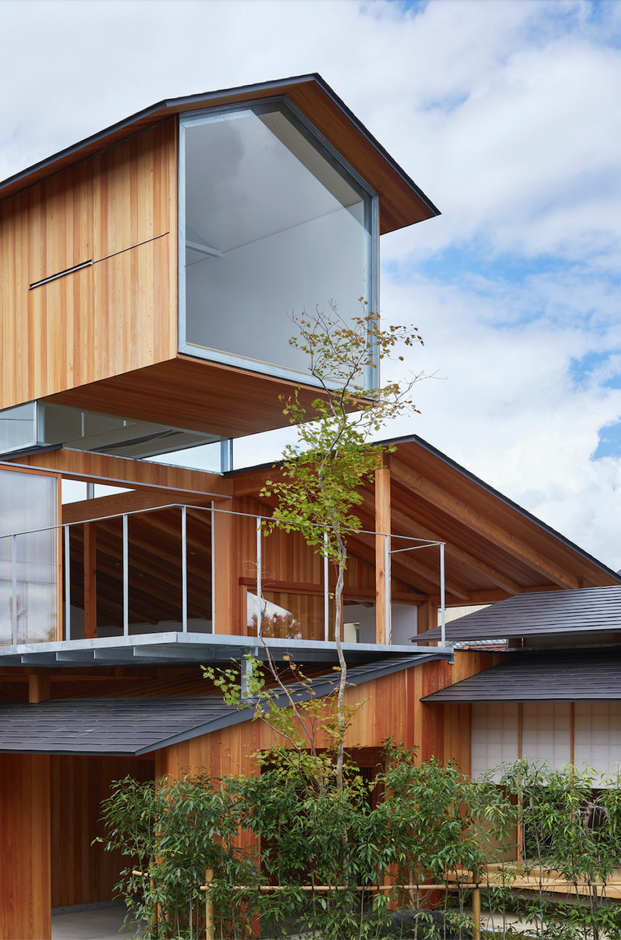 Close-up view of the cantilevered volume that rests at the top of the House in Shimogamo. 