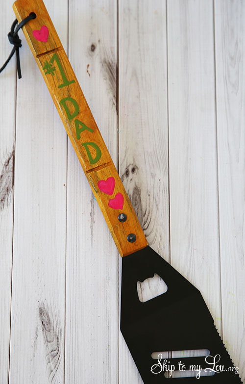 Dads with an affinity for grilling and barbecuing will definitely get some use out of these crafty personalized spatulas.