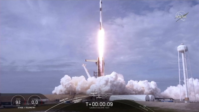 Images from the launch of Tesla's self-destroyed Falcon 9 rocket.