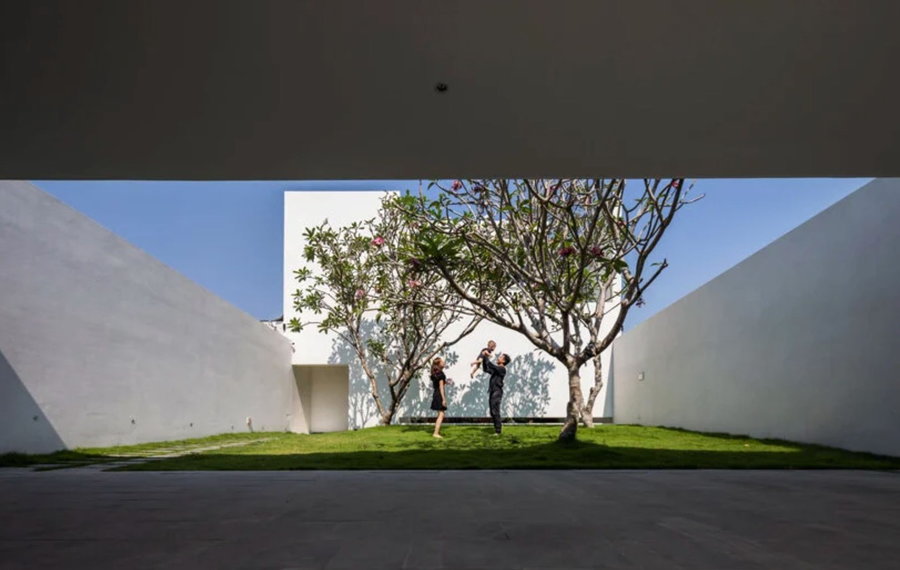 Family enjoys time together in the Longcave 2 home's tranquil outdoor courtyard.