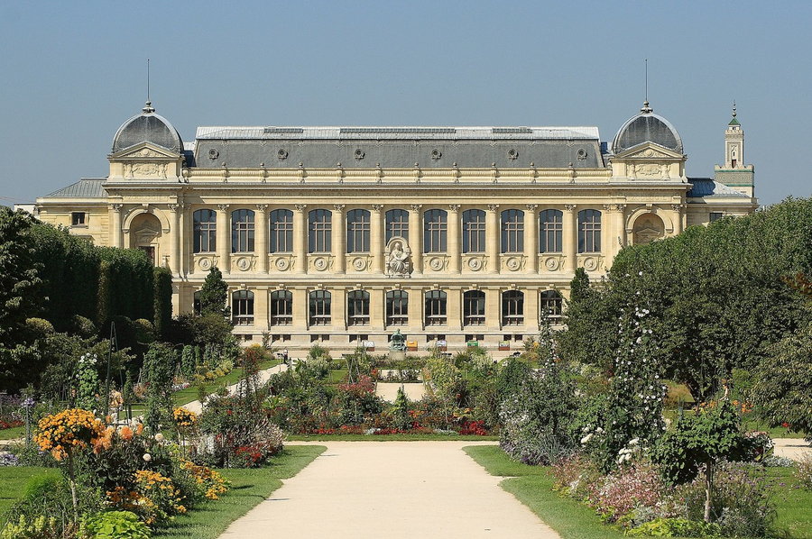 Exterior view of the Paris Jardin de Plantes, which also houses the city's Natural History Museum.