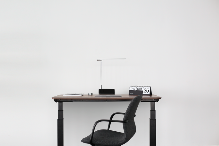 The ultra-smart, super ergonomic Magic Desk from 37° C Smart Home. 