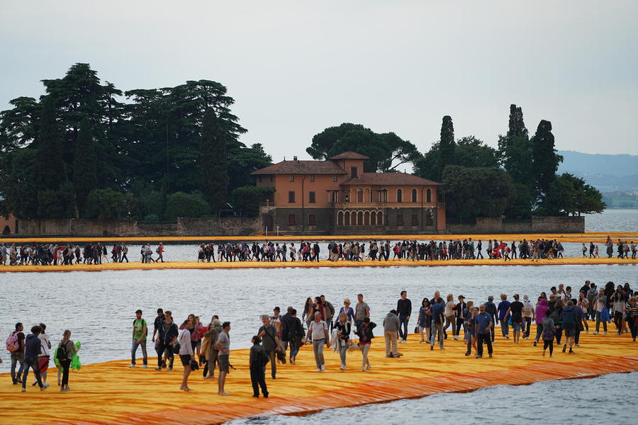 As you can see from this photo, Christo and Jeanne Claude's works a lot more popular than you might have thought. 