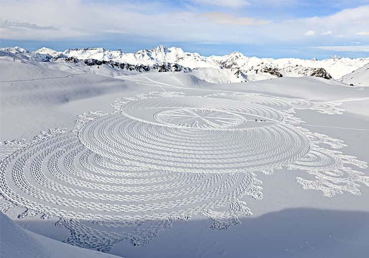Geometric snow art by Simon Beck.