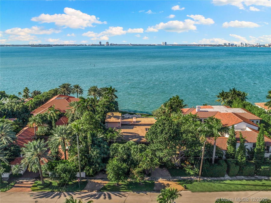 Aerial view of supermodel Cindy Crawford's new Miami mansion, located in the city's uber-exclusive North Bay Road. 