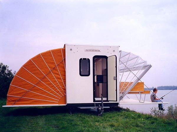 When fully unfolded, the De Markies offers ample in and outdoor camping space.