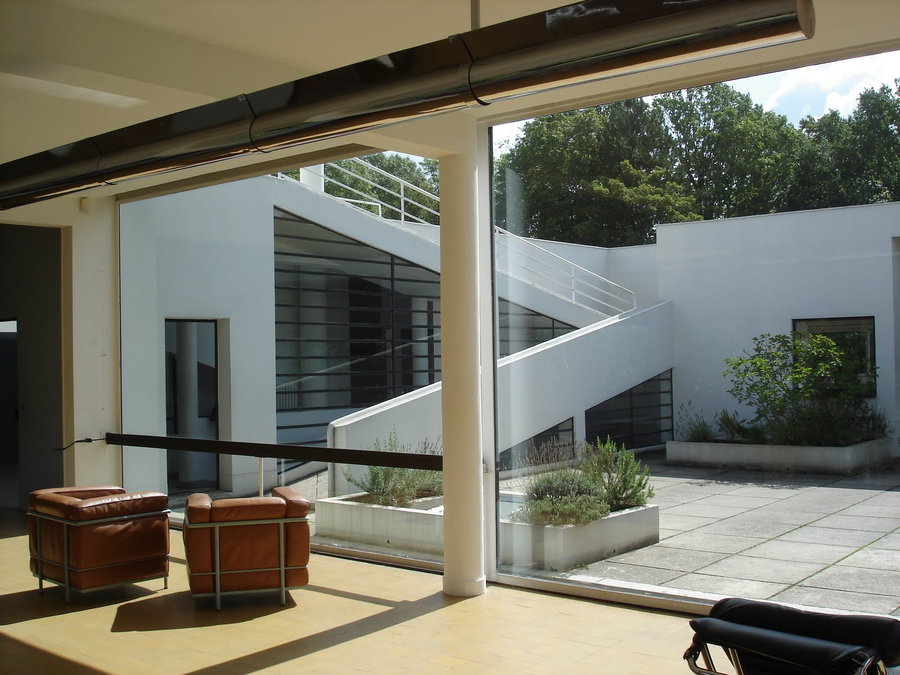 Large glass panels like these can be found all over Le Corbusier’s Villa Savoye.