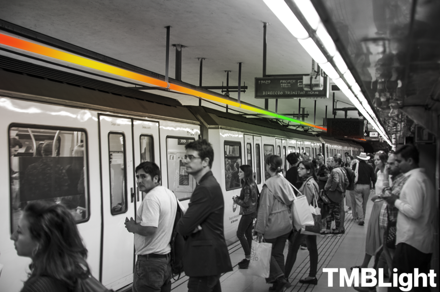 The TMB Light allows public transit users to quickly gauge the fullness of each train car.