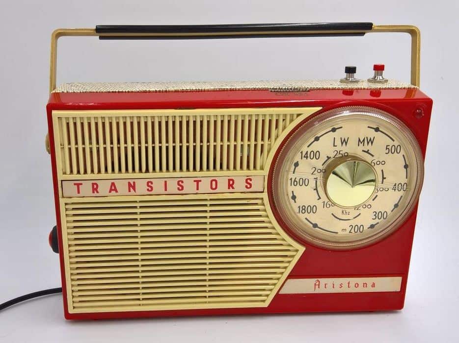 A Raspberry Pi-Powered Aristona transistor radio, a fun DIY project by Instructables user Marcel. 