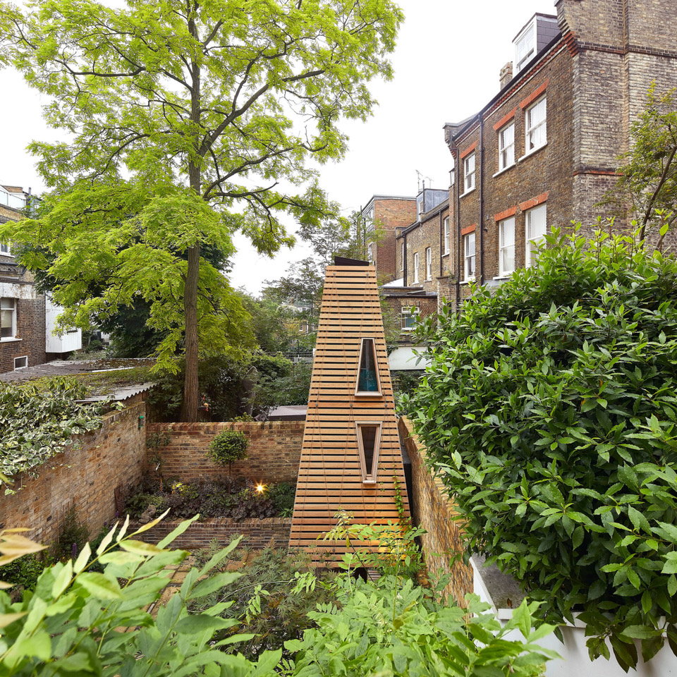 Treeless Treehouse: Multi-Level Play Structure for a London Backyard