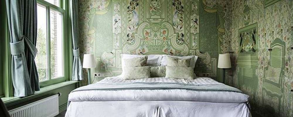 ????Royal room in 't Hotel, Amsterdam ????
Finally, we got the new pictures of my family hotel. All the rooms have new carpets, furniture and bathrooms. It's all finished and ready to please all the guests.
Have a nice stay!???? Wallpapers and printed pillows are made by #katarinastupavskastudio #creative director and interior stylist #marcobolderheij , photography #matejtoman
.
.
www.katarina-stupavska.com