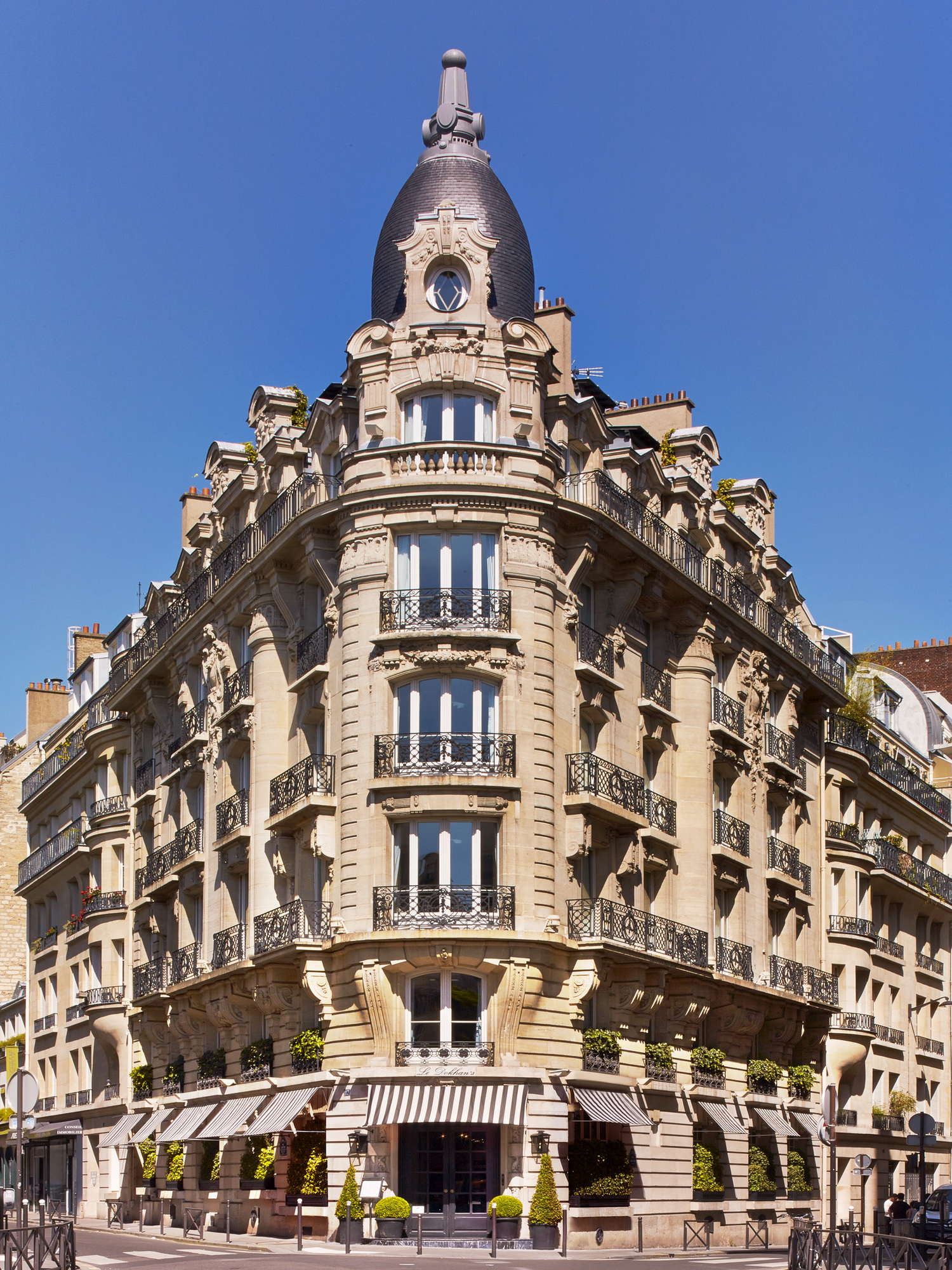 Louis Vuitton Elevator: A Tribute to the Art of Travel at Le Dokhan's,  Paris Arc de Triomphe — Elevator Scene